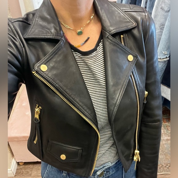 All saints barely worn gorgeous cropped leather jacket with gold details. Size 4 - Picture 6 of 6